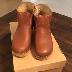 Hanna Andersson Clog Boots